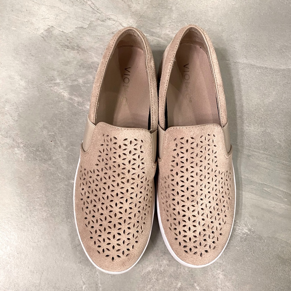 Vionic Beige Kani Suede Slip-On Sneaker - 8.5